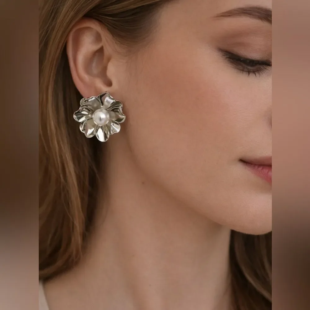 Elegant Silver Pearl Flower Earrings A1611